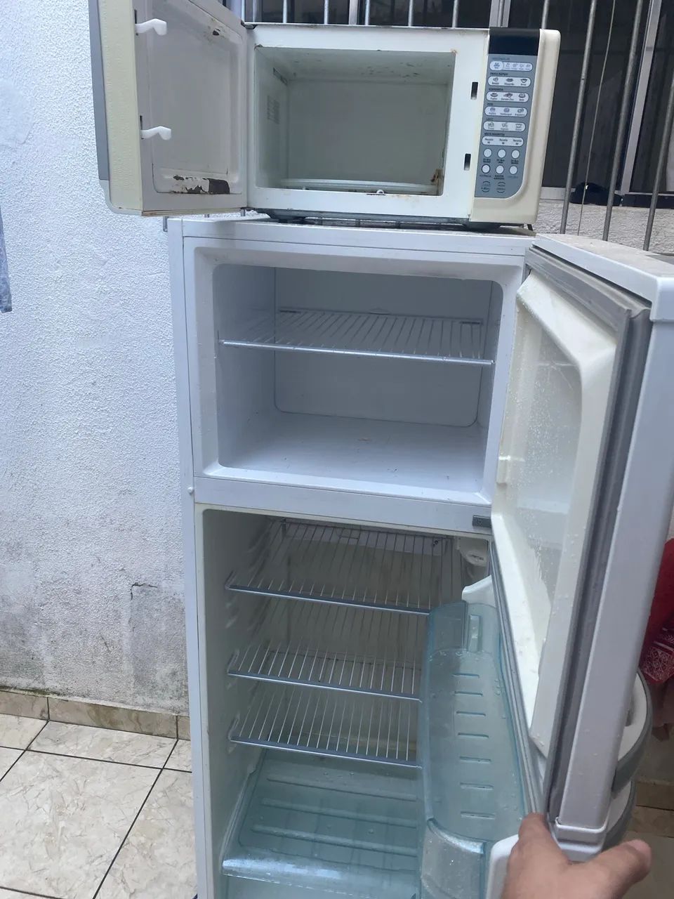 Geladeira e microondas usados - Foto 3