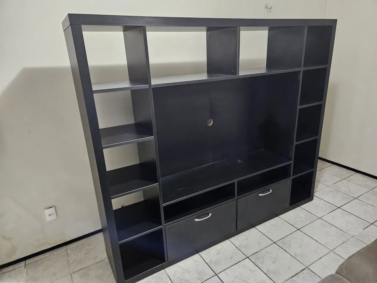 Estante modular preta com espaço para TV - Foto 2