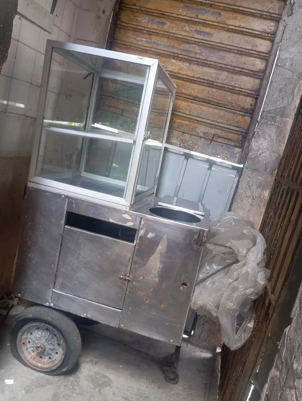Carro de pipoca ou cachorro quente 