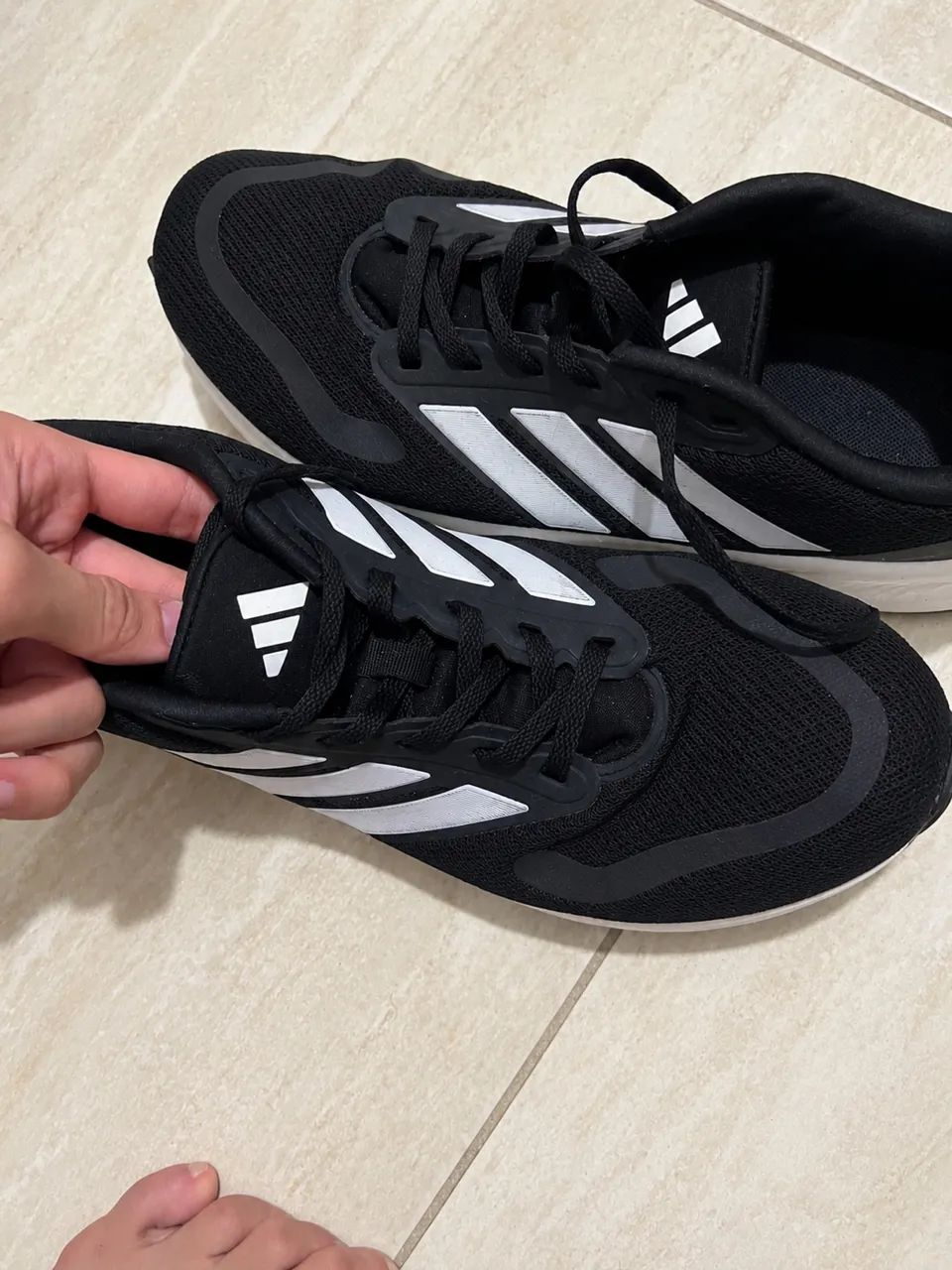 Tênis adidas 