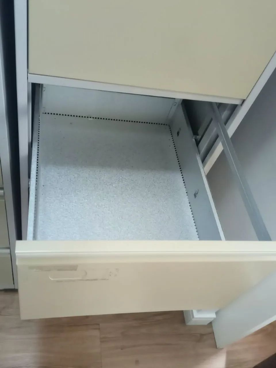 3 armários de aço com 4 gavetas de pastas suspensas   - Foto 3