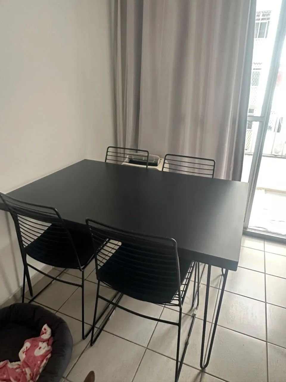 Mesa 1,40 + 4 cadeiras 