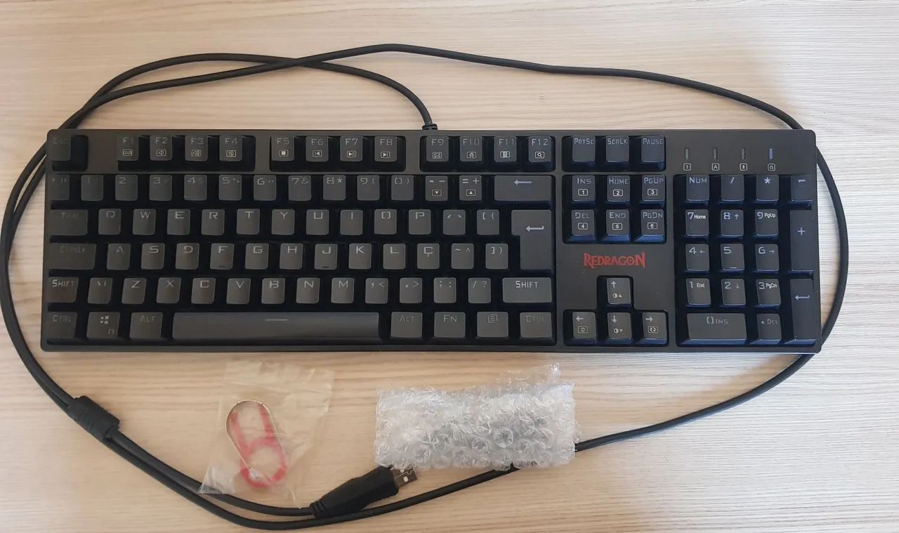 Teclado mecânico RGB Redragon Surara Pro Switch Marrom ABNT2