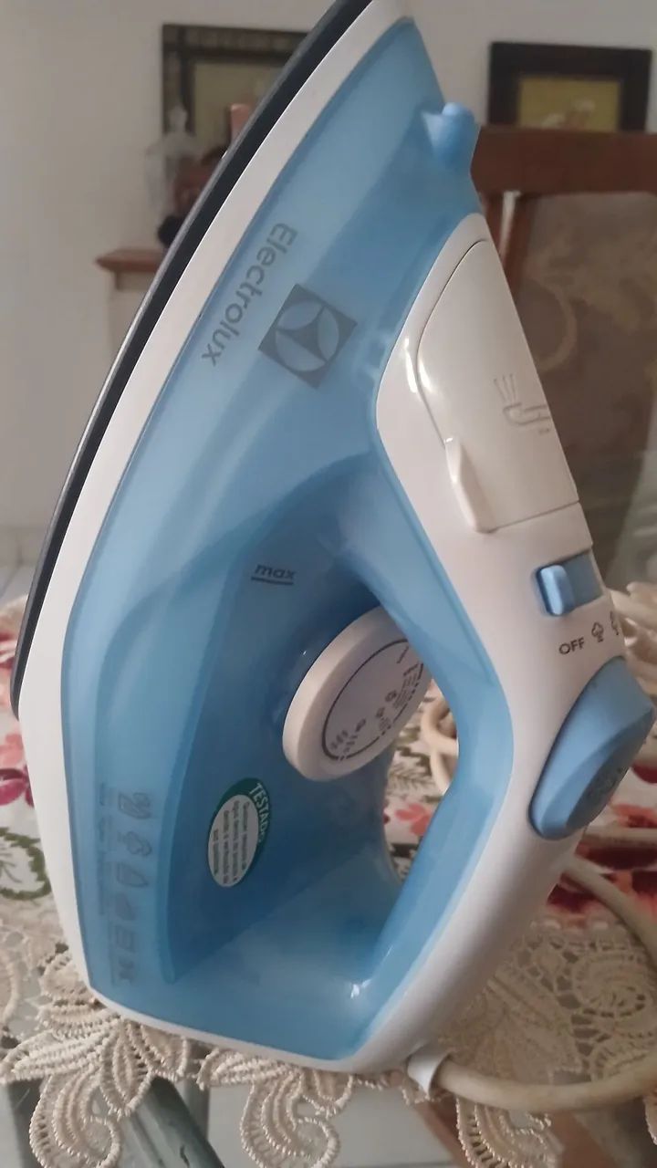 Ferro de passar Electrolux a vapor 220 volts - Foto 3