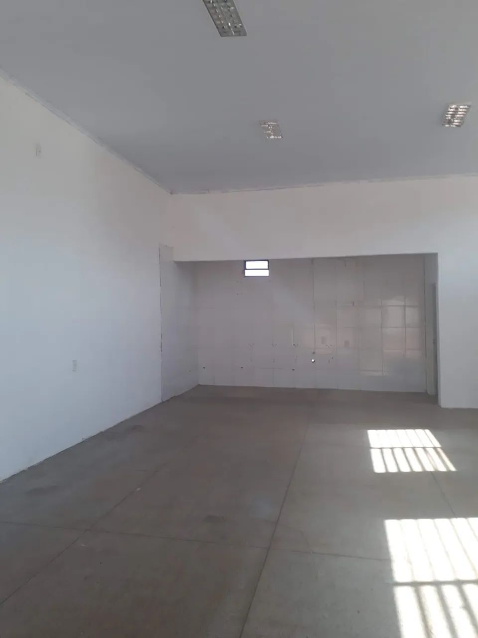 Oferta do momento  GALPÃO COMERCIAL NA AVENIDA PRINCIPAL DO JARDIM DO PORTO
