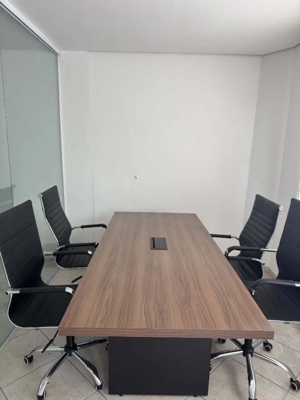 Mesa de Reunião Diretoria Retangular Amadeirada com Caixa de Tomada (4 a 6 Lugares) - Foto 5