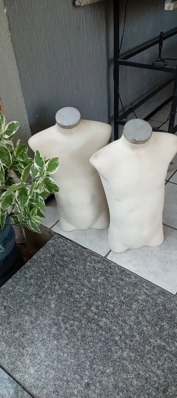 Vendo 2 bustos de manequins infantis 