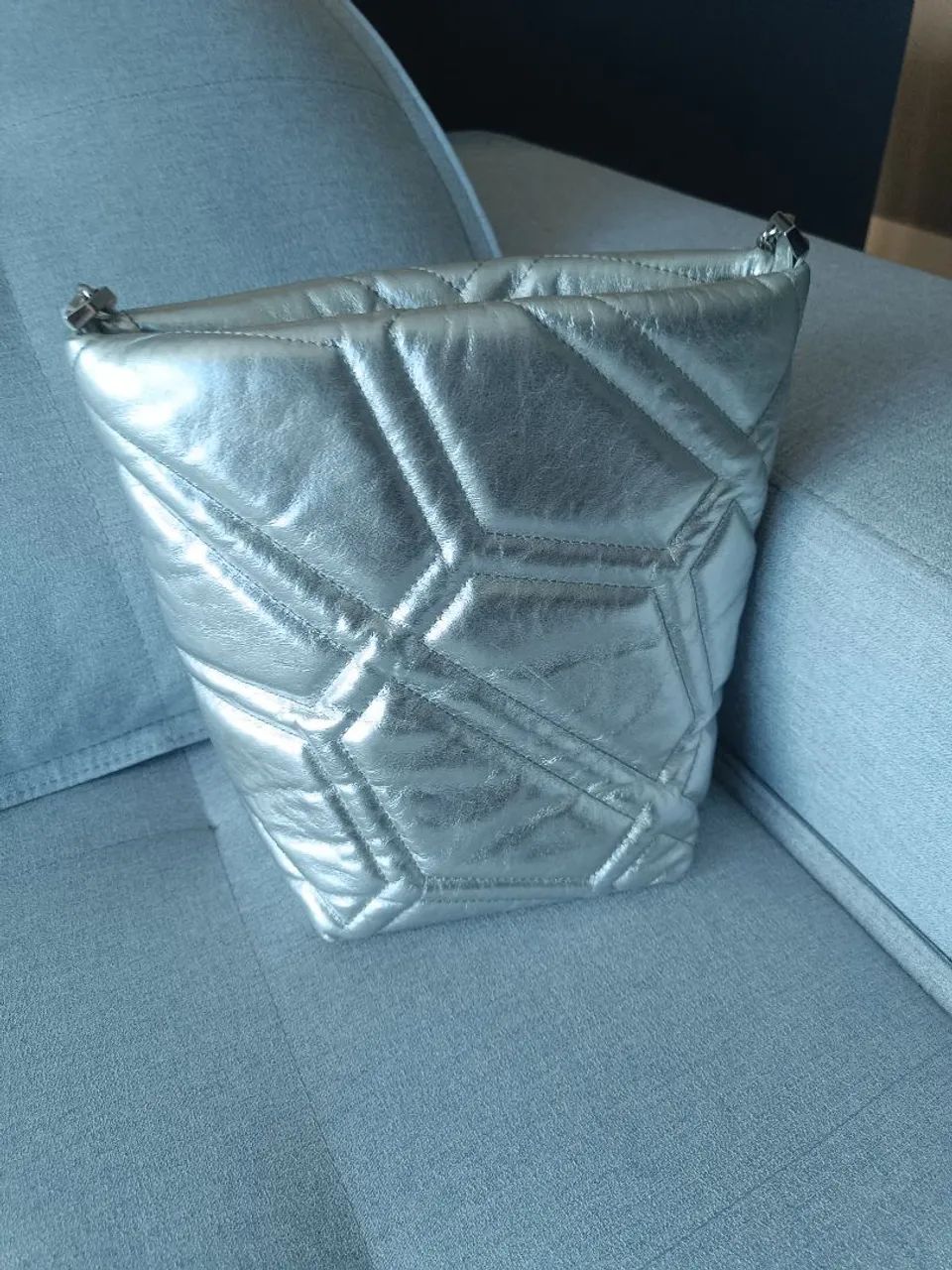 Bolsa prateada Emma Arezzo original couro legítimo  - Foto 2