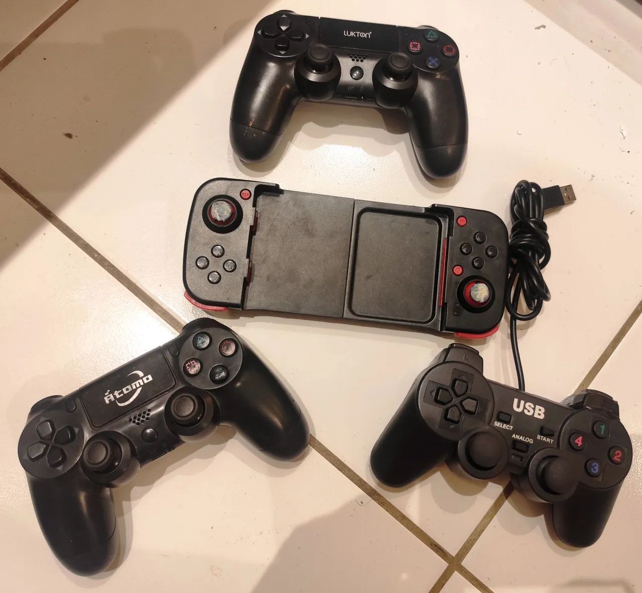 Controles 2 de Playstation 4, 1 USB e um gamepad  - Foto 2