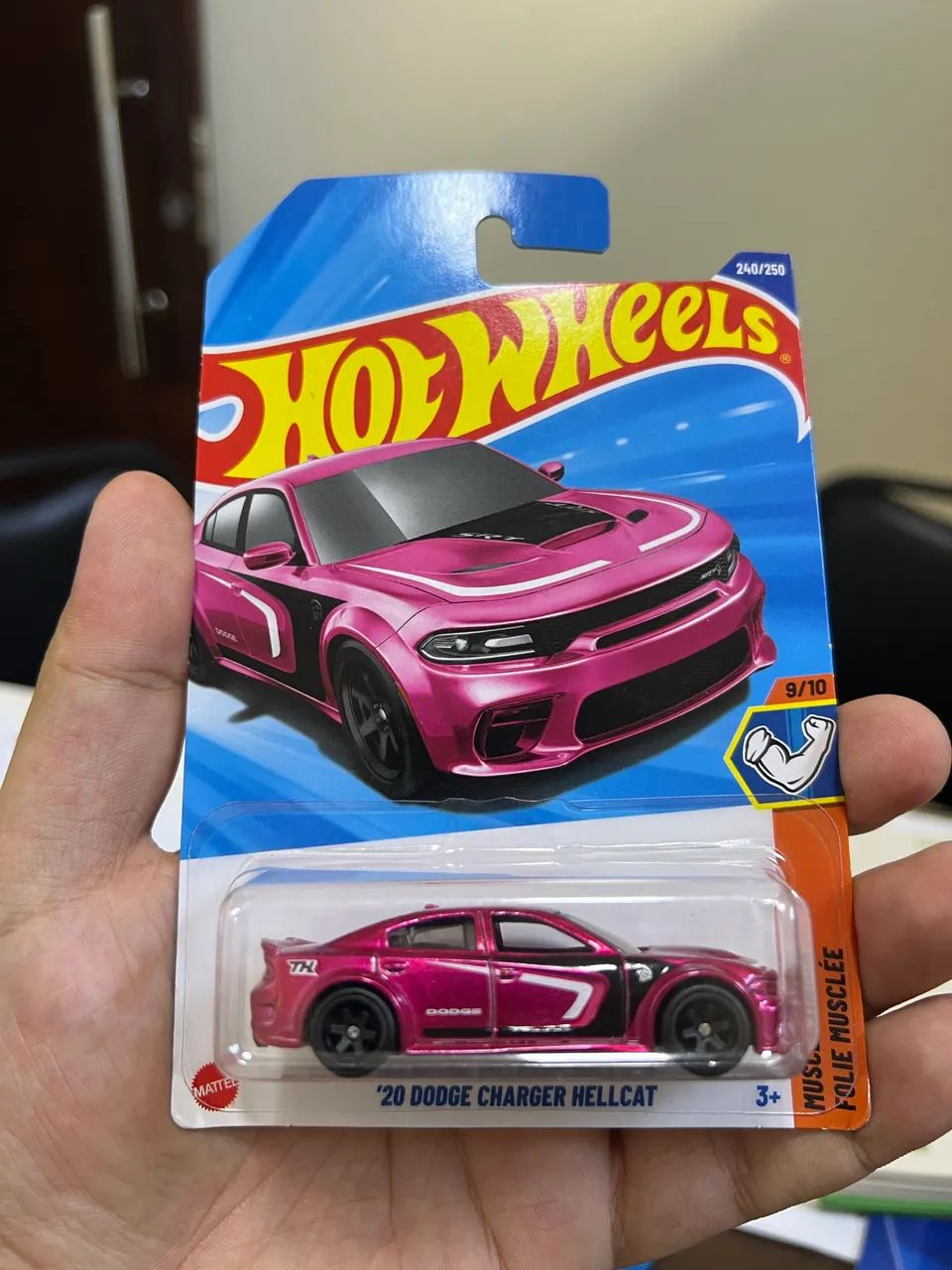 Dupla Main Line + STH Hot Wheels Dodge Charger Hellcat - Hobbies e