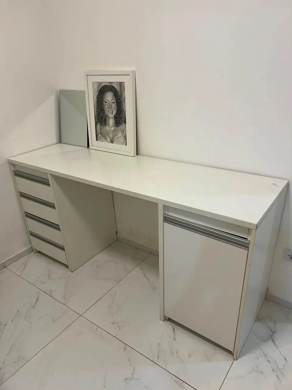 Escrivaninha e penteadeira 