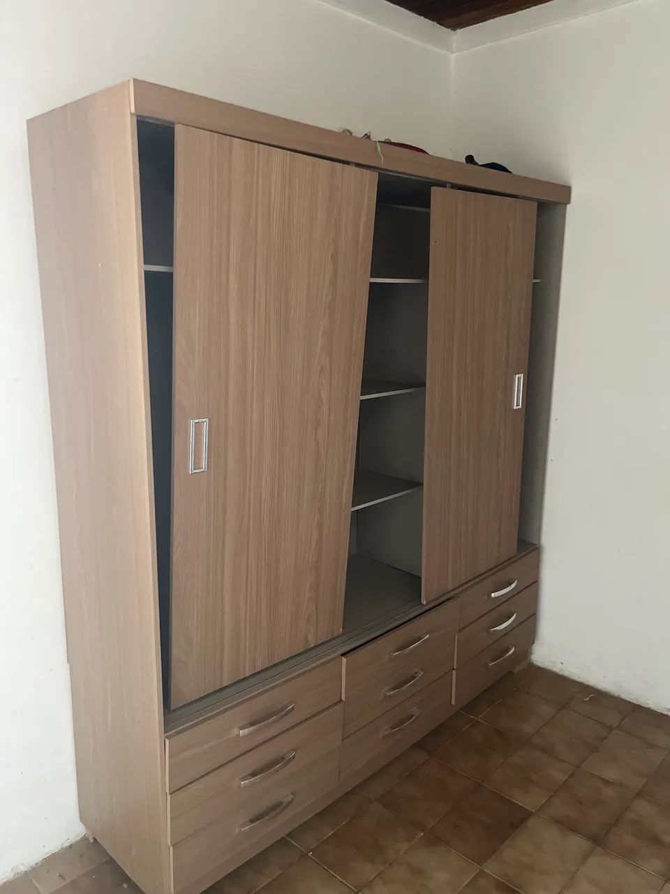 Guarda roupa para doação 
