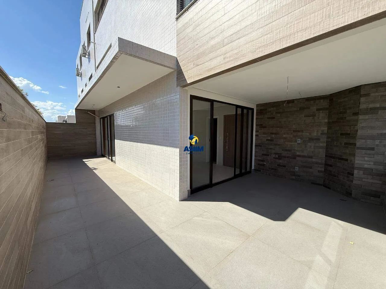 ÁREA PRIVATIVA 4 QUARTOS COM SUÍTE MASTER NO BAIRRO JARAGUÁ  250m²