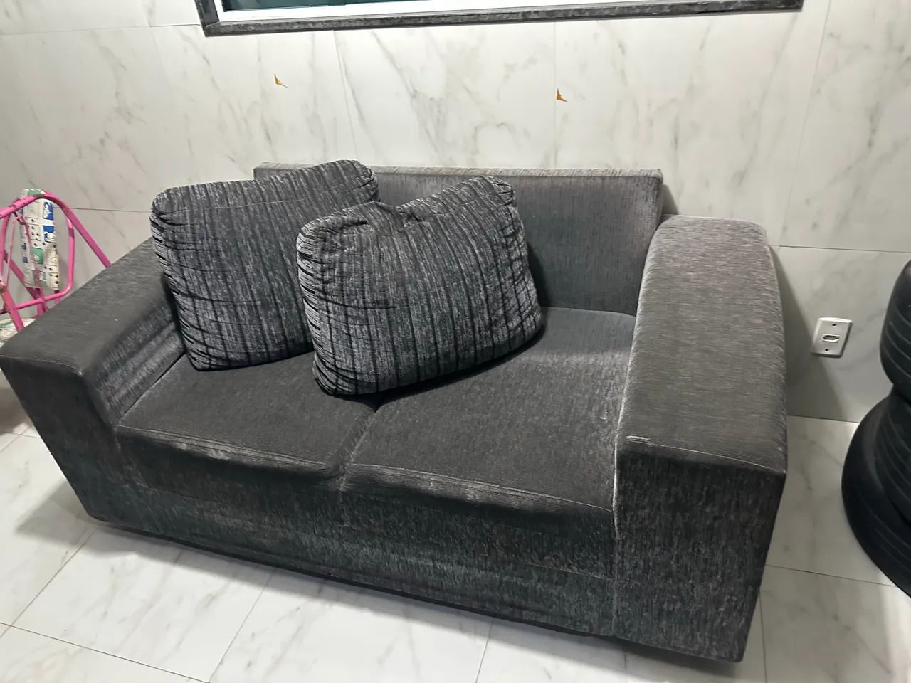 Sofá 2 Lugares Cinza - Muito Confortável e Bem Conservado - Foto 3
