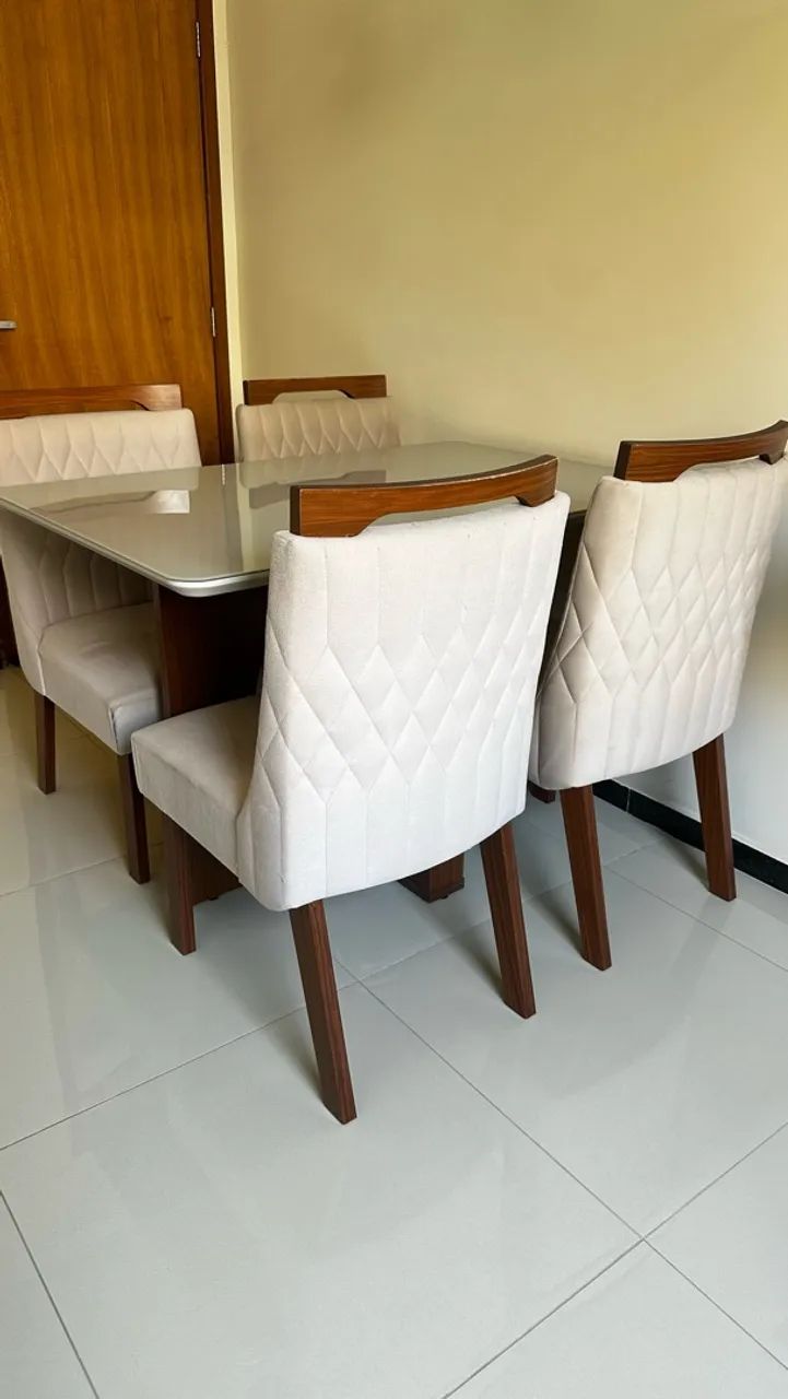 MESA DE JANTAR COM 4 CADEIRAS