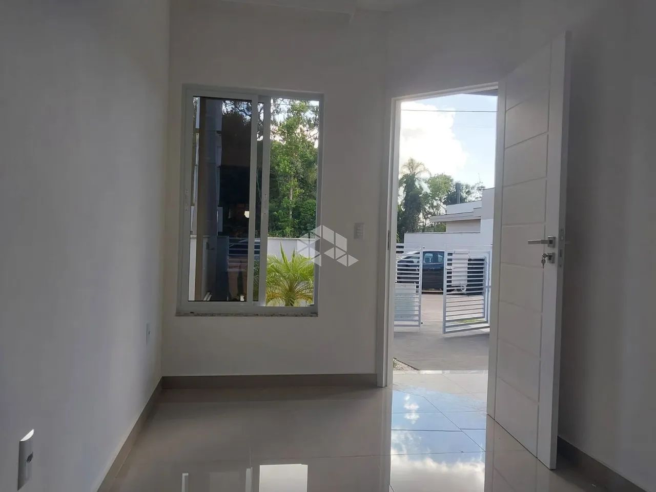 Casa geminada/03dorm/suíte/Forquilhinhas/São José/R$ 479mil!