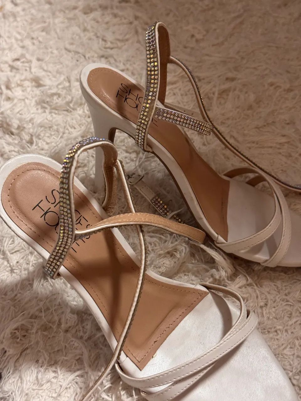 Salto branco elegante  - Foto 2