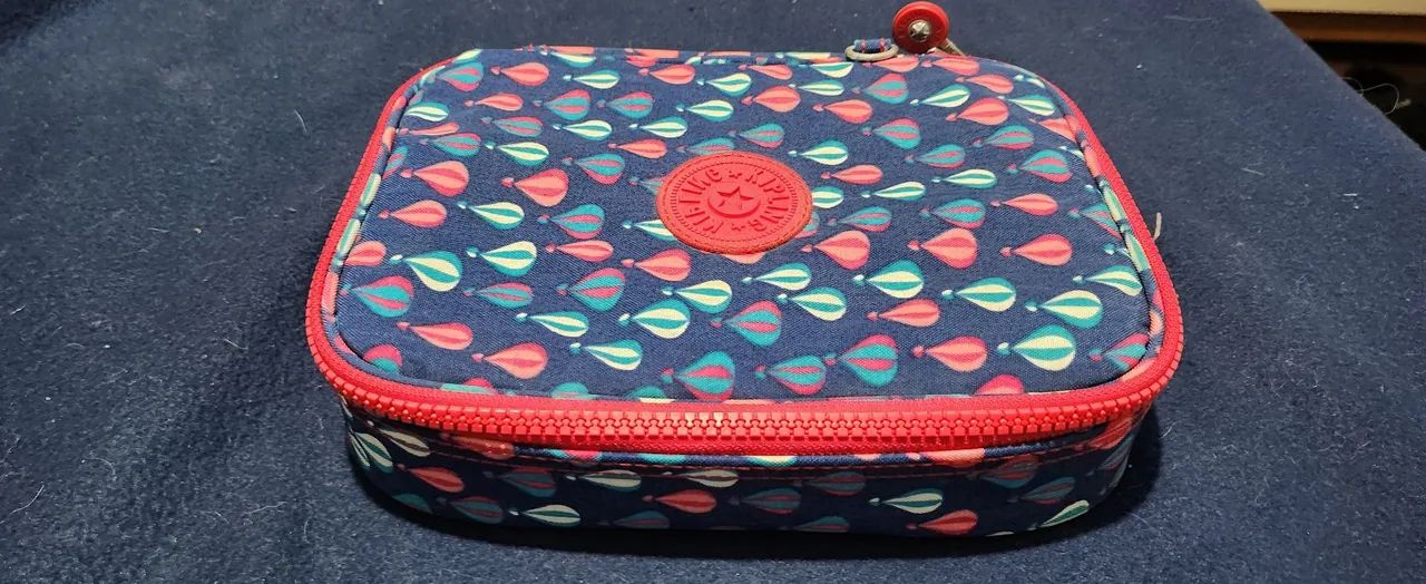 estojo kipling 100 pens estampado original em ótimo estado  - Foto 2