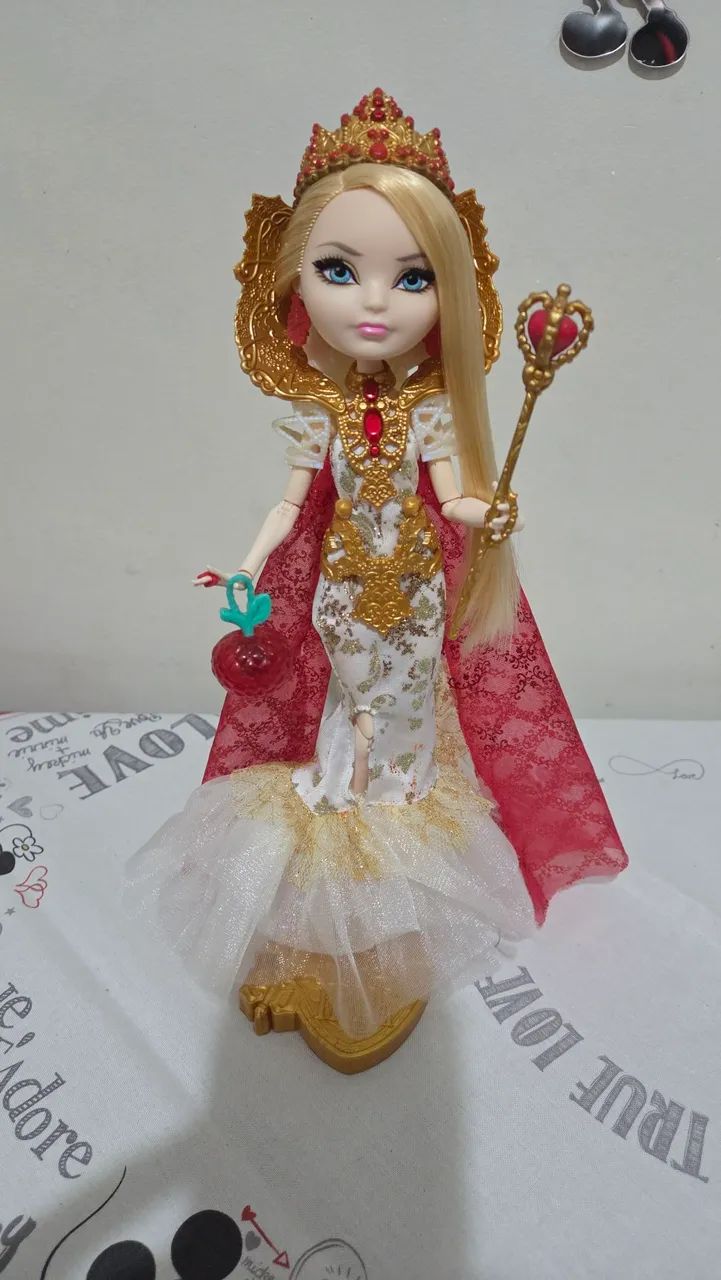 Ever After High Royally Apple White Completa