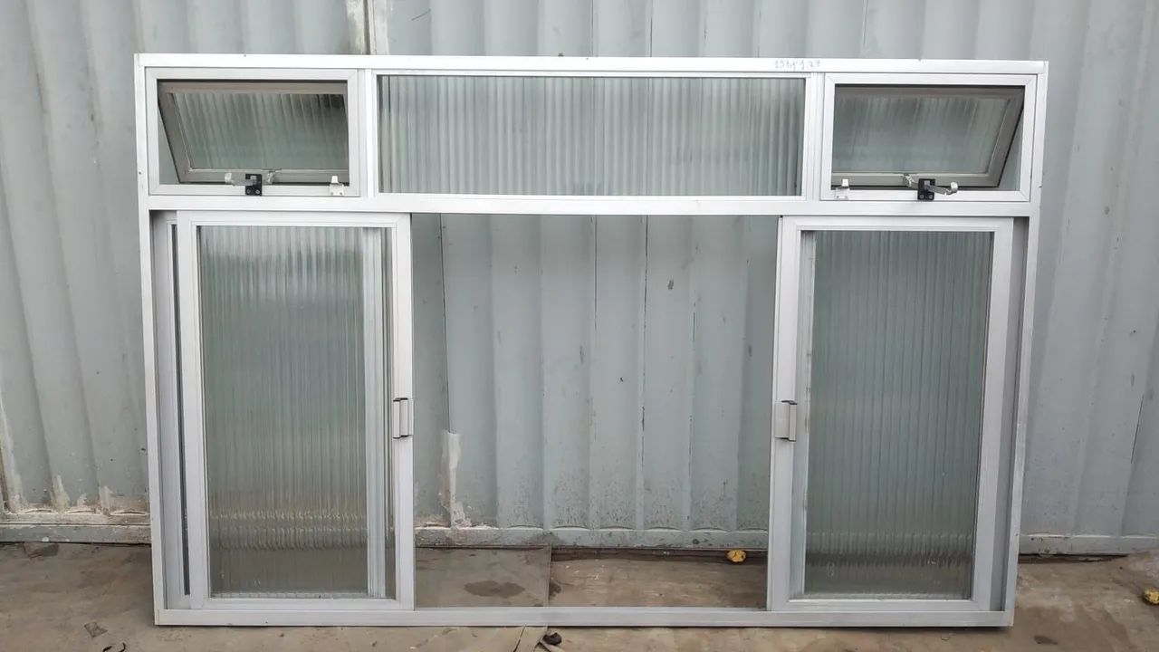 Janela de alumínio com vidro 