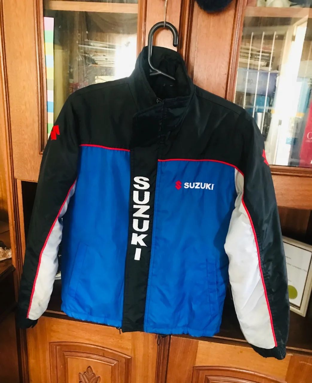 Jaqueta Suzuki.   P