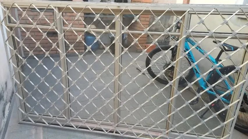 Vitrô de ferro com grade e vidro  - Foto 2