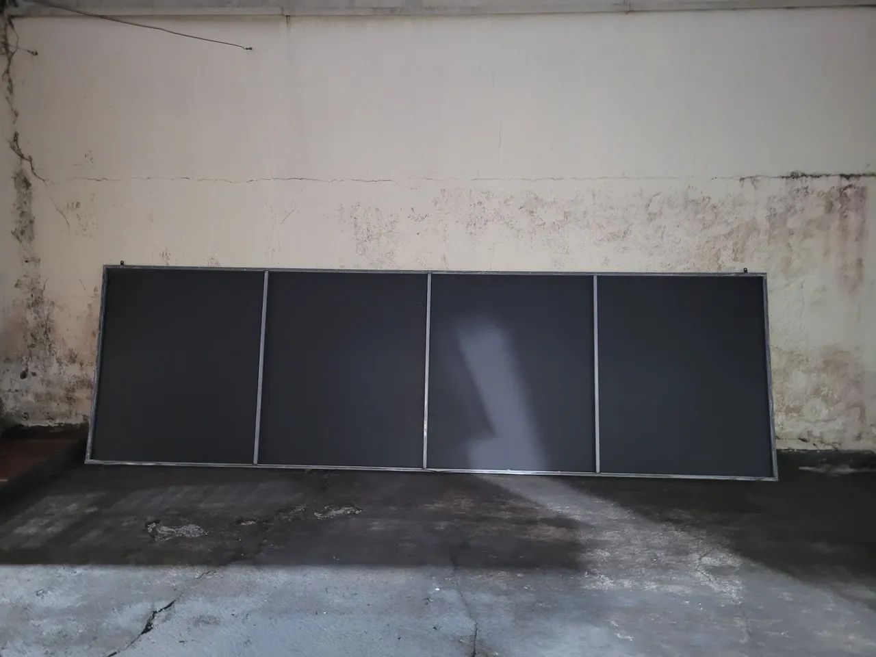 Placa para fachada comercial