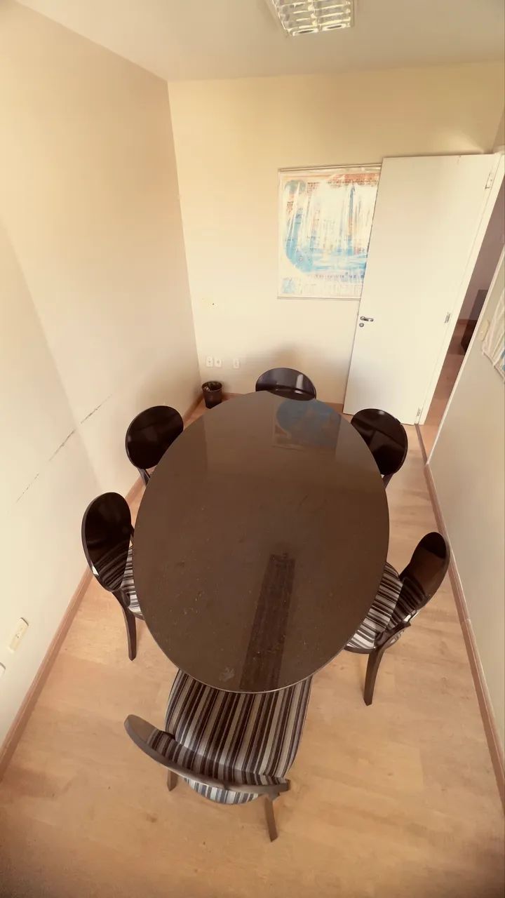 Mesa Oval Jantar/Reuniao com 6 cadeiras