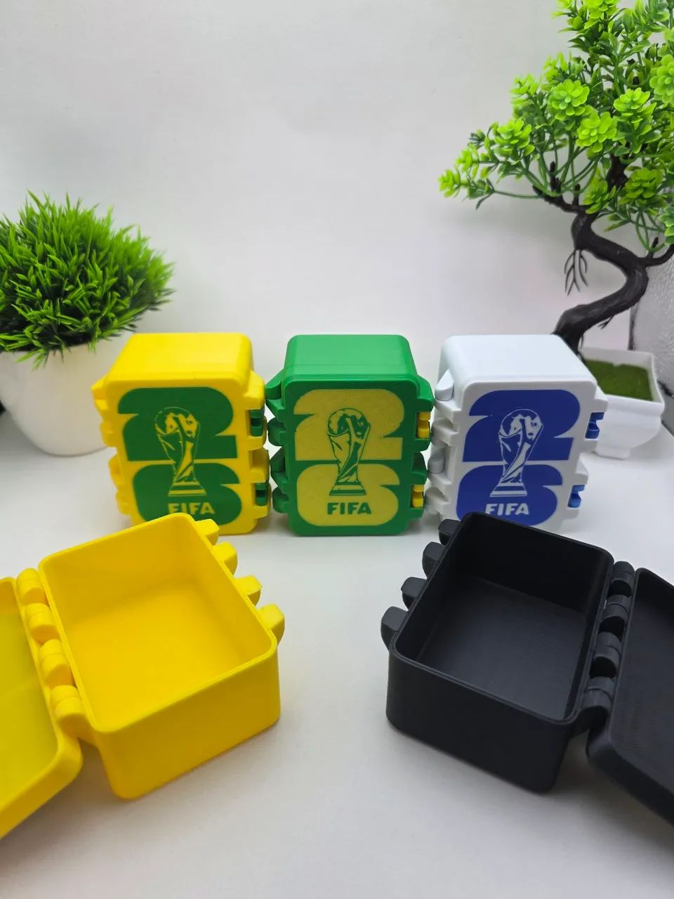 Caixa porta figurinhas da Copa - Foto 2