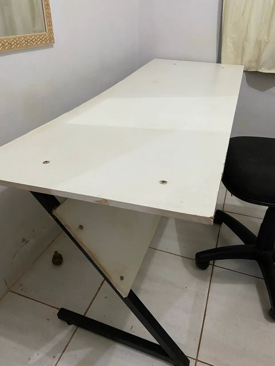 Vendo escrivaninha com cadeira 