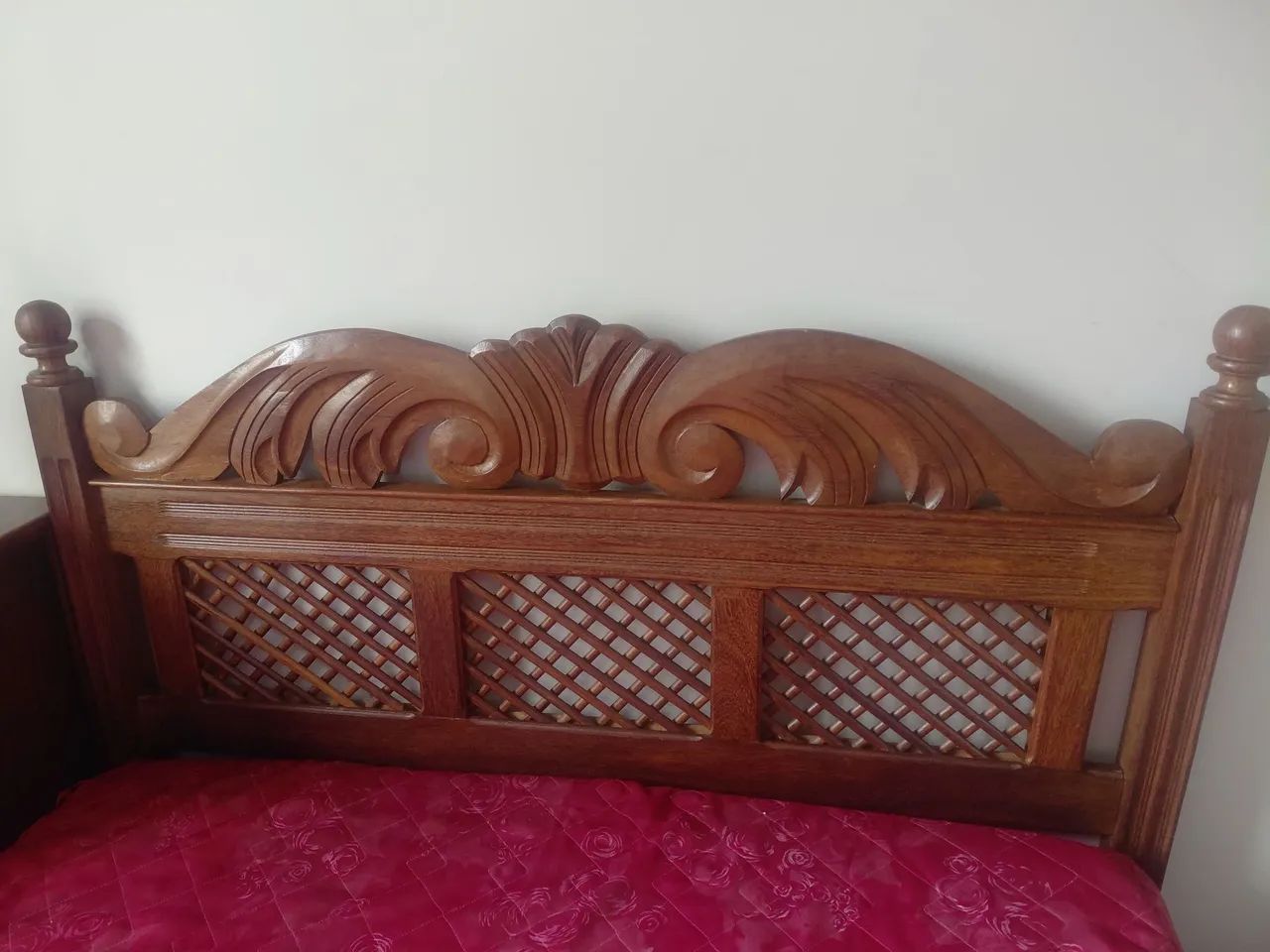 Cama de casal madeira maciça com colchão 