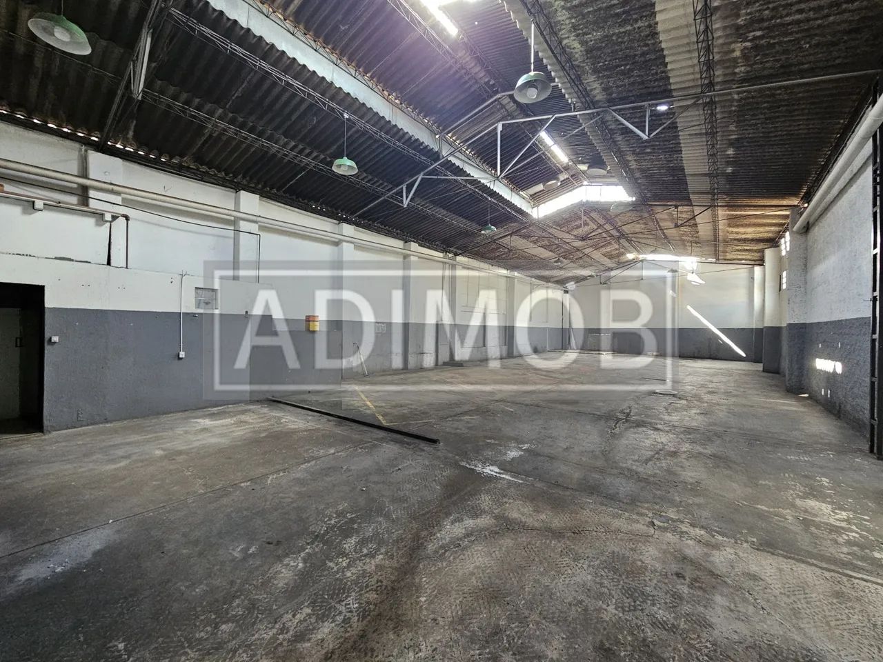 Galpão com área de 346m2, escritorio, 02 banheiros, - Foto 3