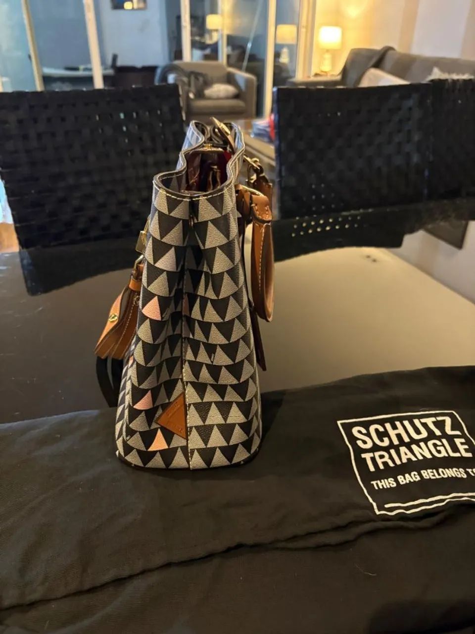 Bolsa Schutz Triangle Nova - Foto 2