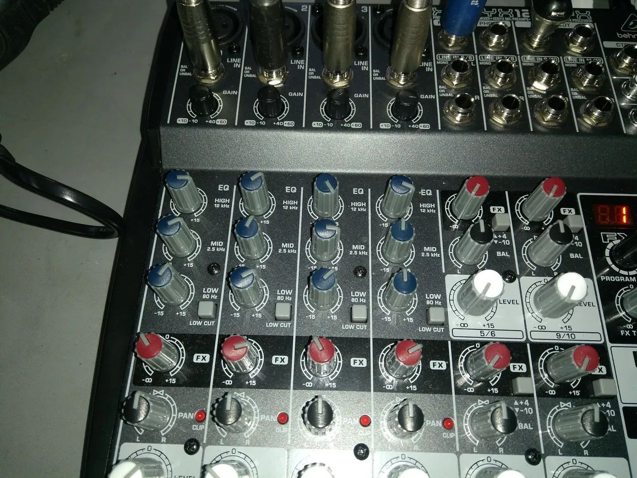 Mesa de Som Behringer Xenyx 1202FX