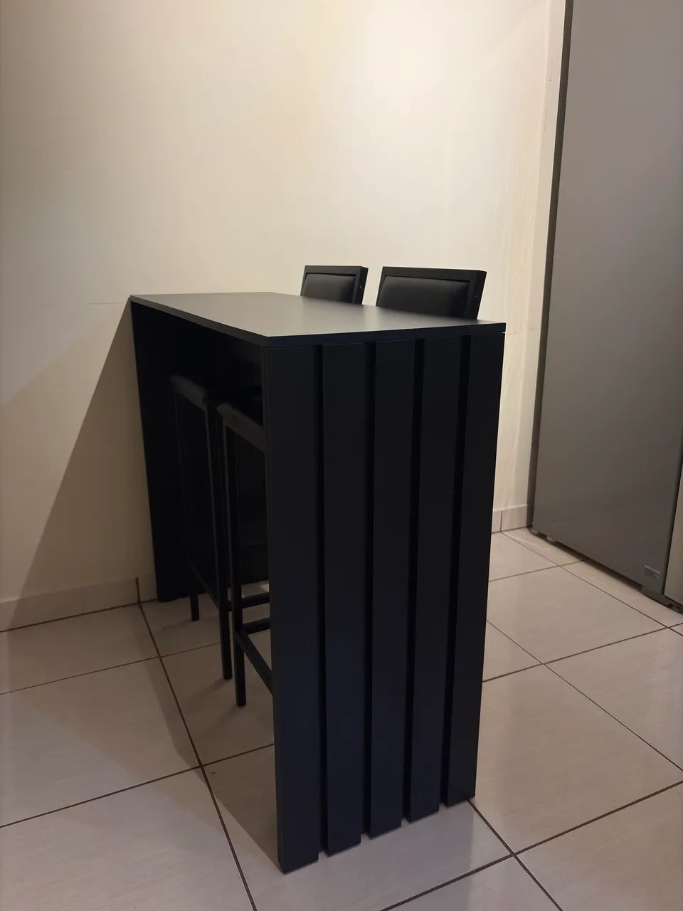 Bancada com Duas Banquetas