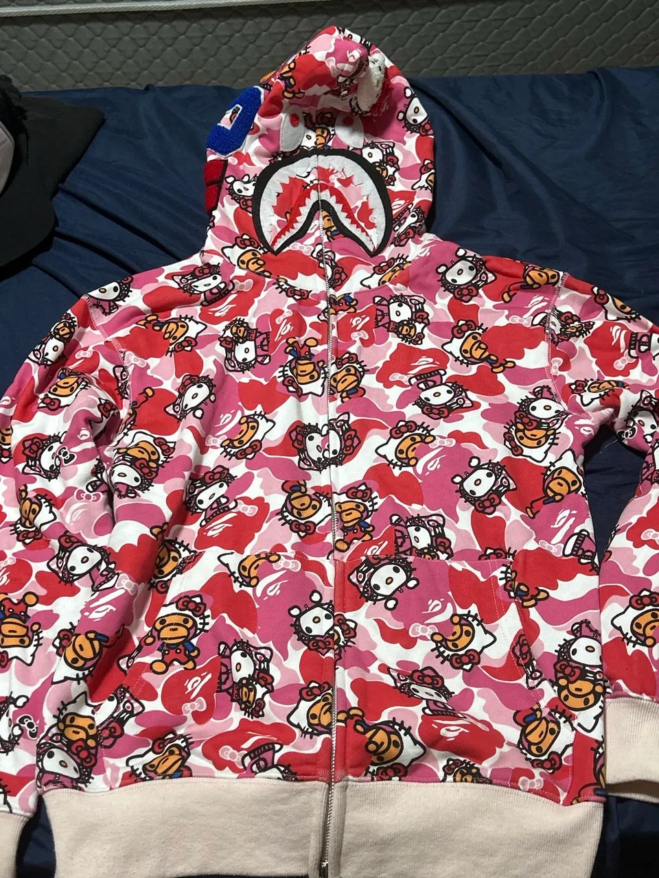 Blusa Bape Shark x Hello Kitty - Foto 2