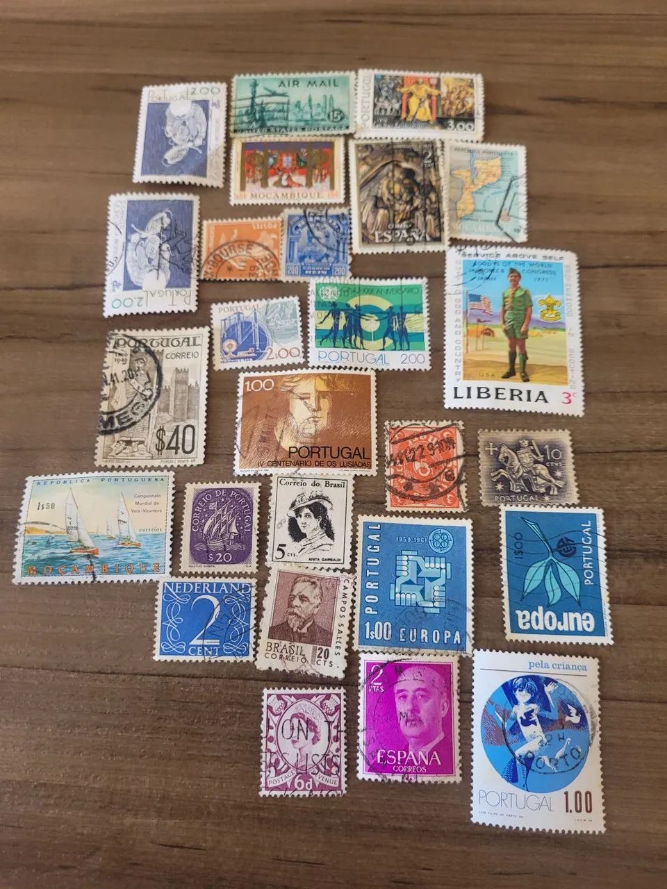 Vende-se selos para colecionadores 