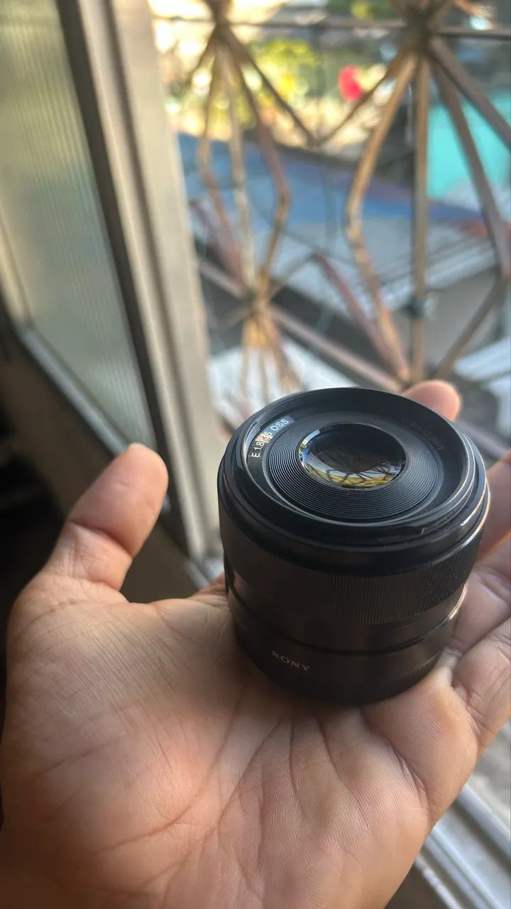 Lente sony  35mm 1.8 OSS - Foto 2