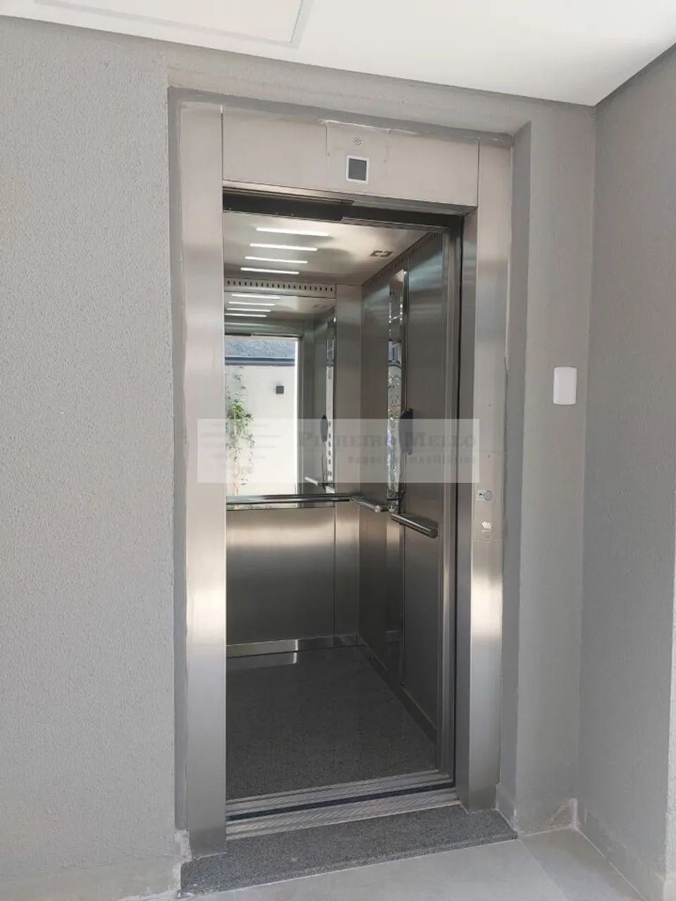 STÚDIO MOBILIADO -40M2 - VARANDA - VAGA DE MOTO - Foto 3