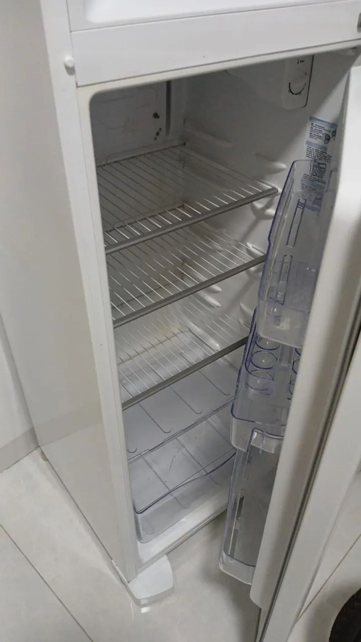 Geladeira usada muito bem conservada  - Foto 2