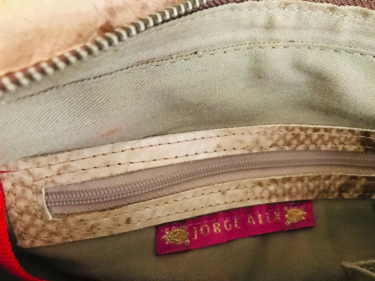 Bolsa modelo máxi em Couro piton legítimo  - Foto 5