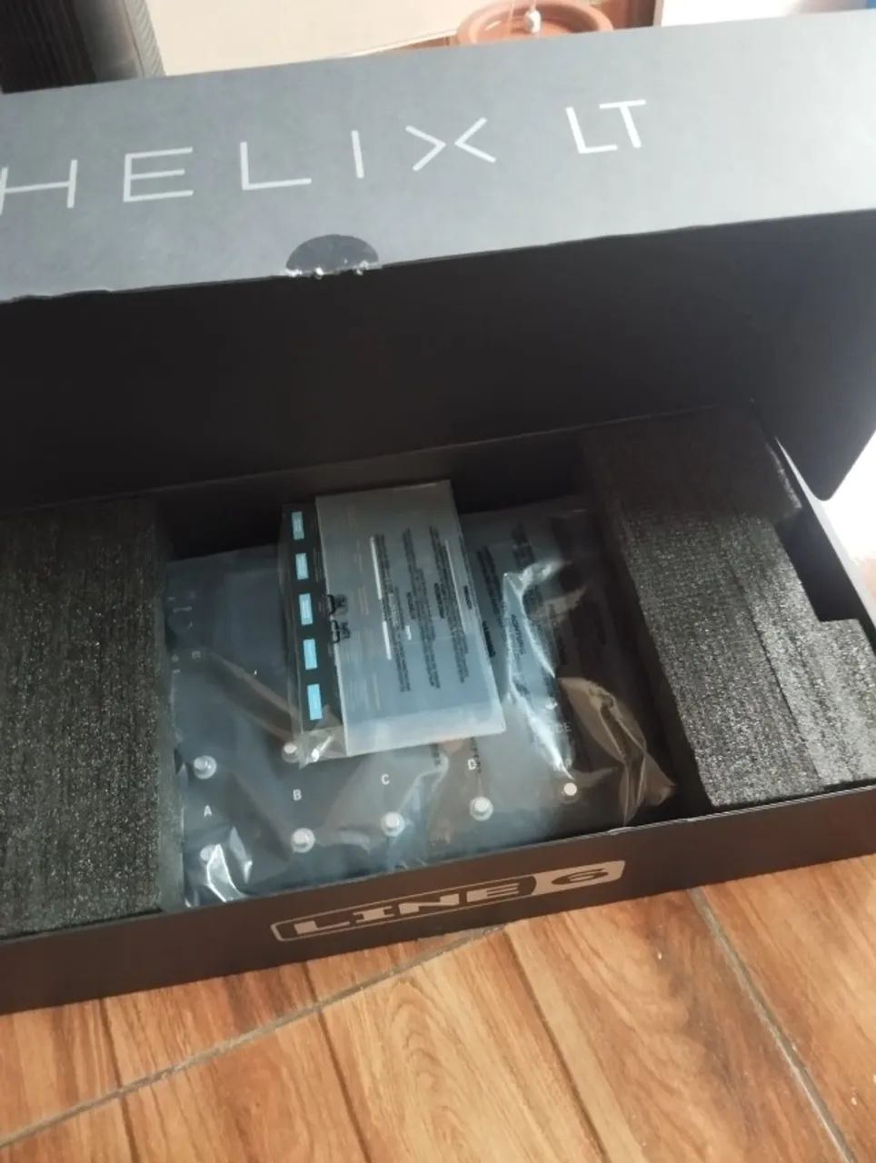 Pedal de efeito Line 6 Helix LT preto - Foto 3