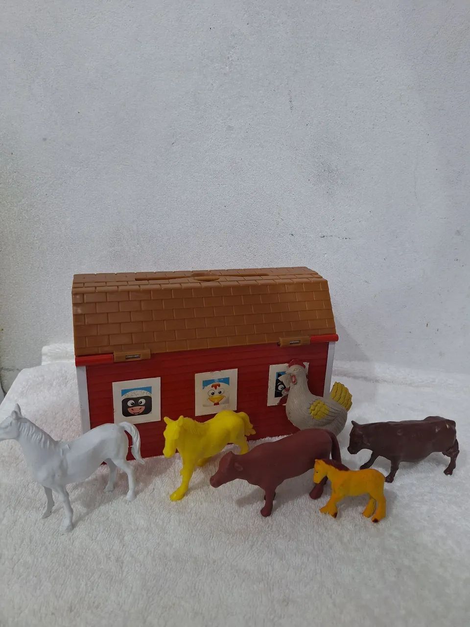 Combo de brinquedos fazenda celeiro e animais