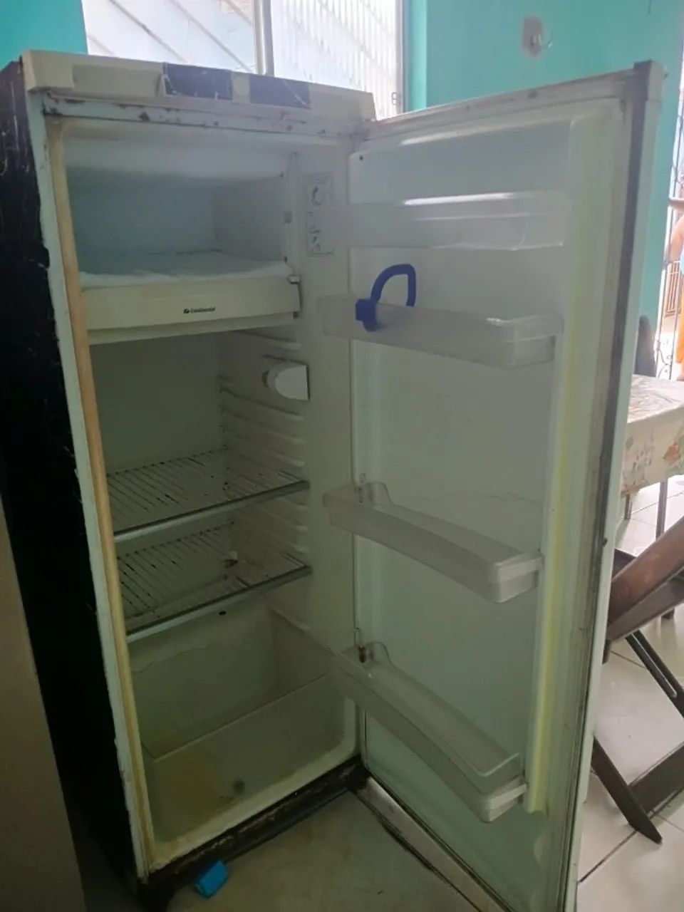 Uma geladeira 