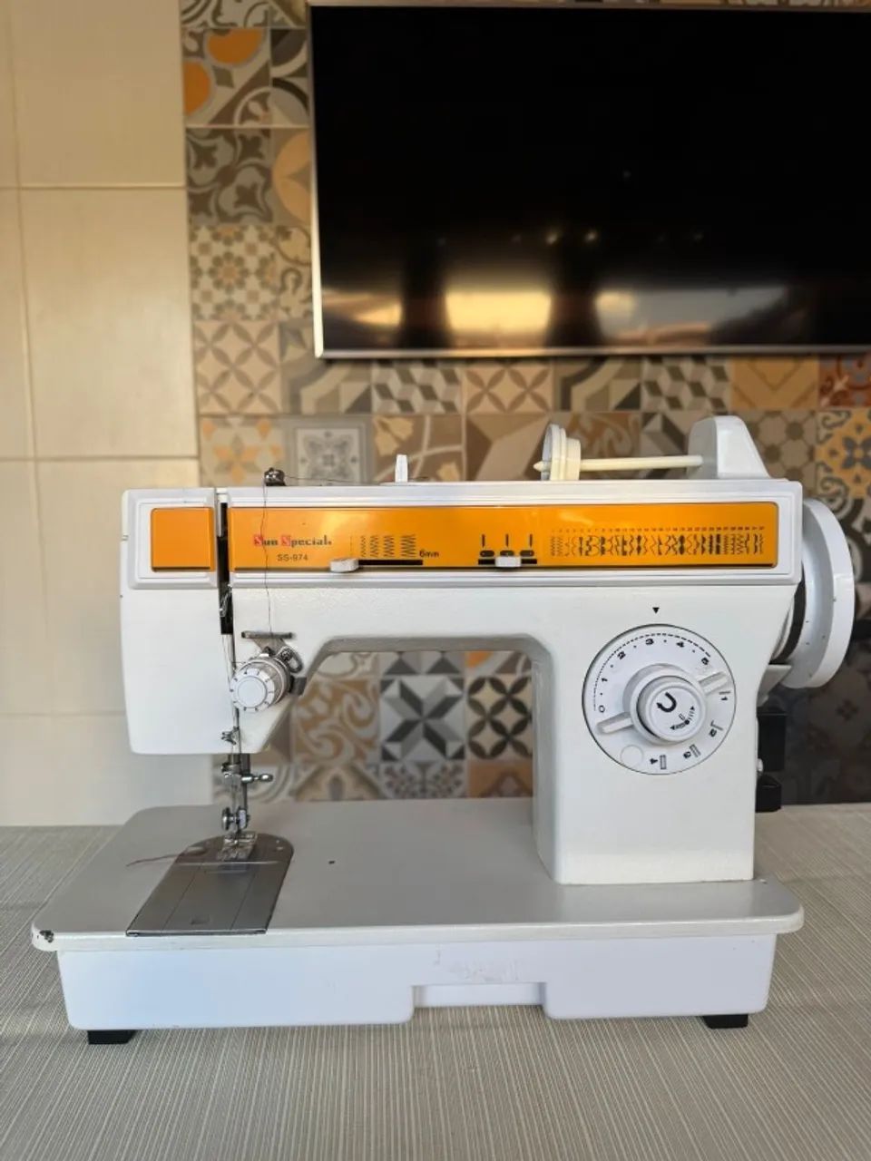 Máquina de Costura e Bordado - Foto 2