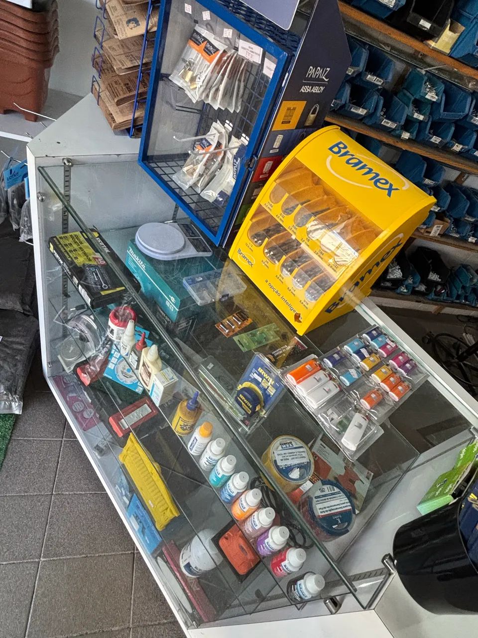 BALCÃO COM VITRINE - Foto 3