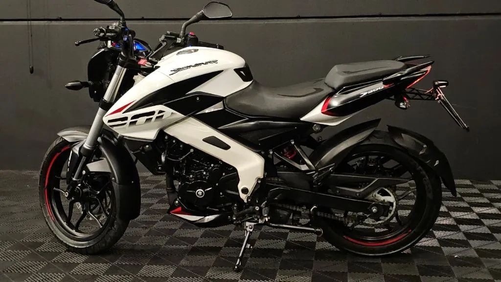  Bajaj Dominar 200 2024 Branca - Foto 4