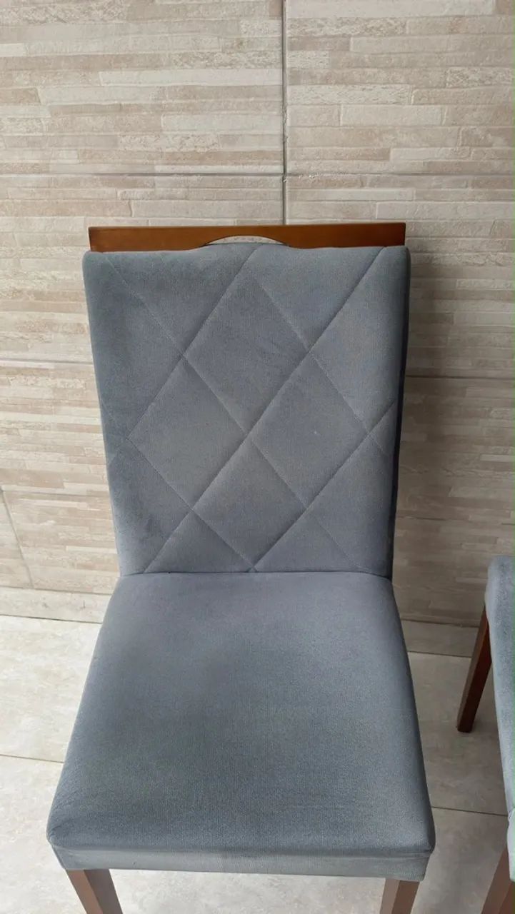 4 Cadeiras Estofadas Cinza com Pés de Madeira - Foto 3