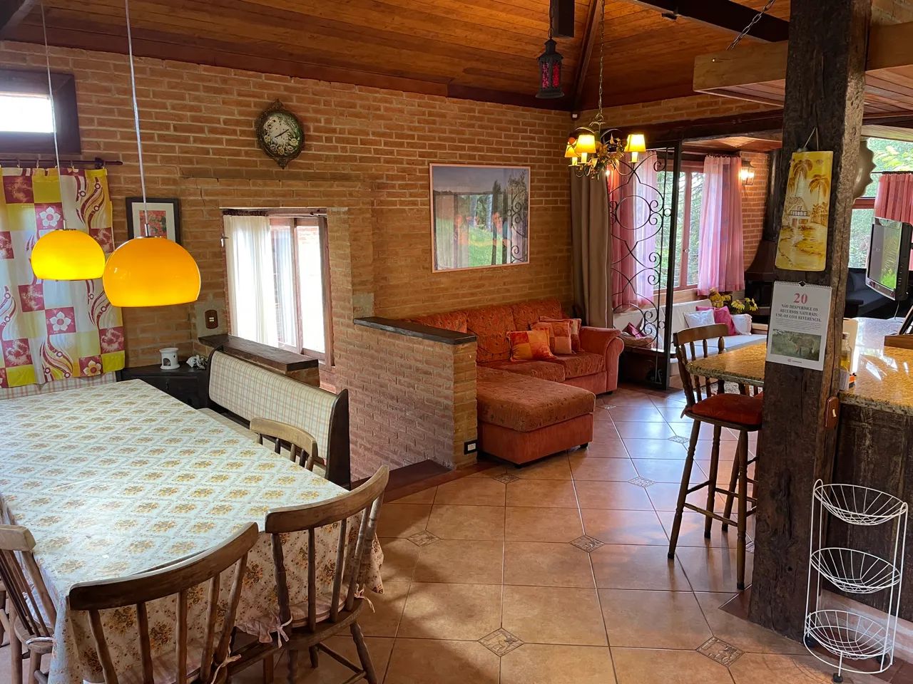 Chácara de cinema com 6.500m2, duas casas, 350 e 70m2 em cond. fechado. - Foto 5