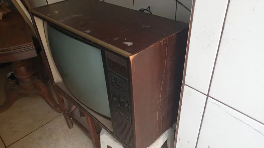 TV CAIXA MADEIRA TELEFUNKEN 26 pol. COMPLETA CONSERVADA - Foto 3